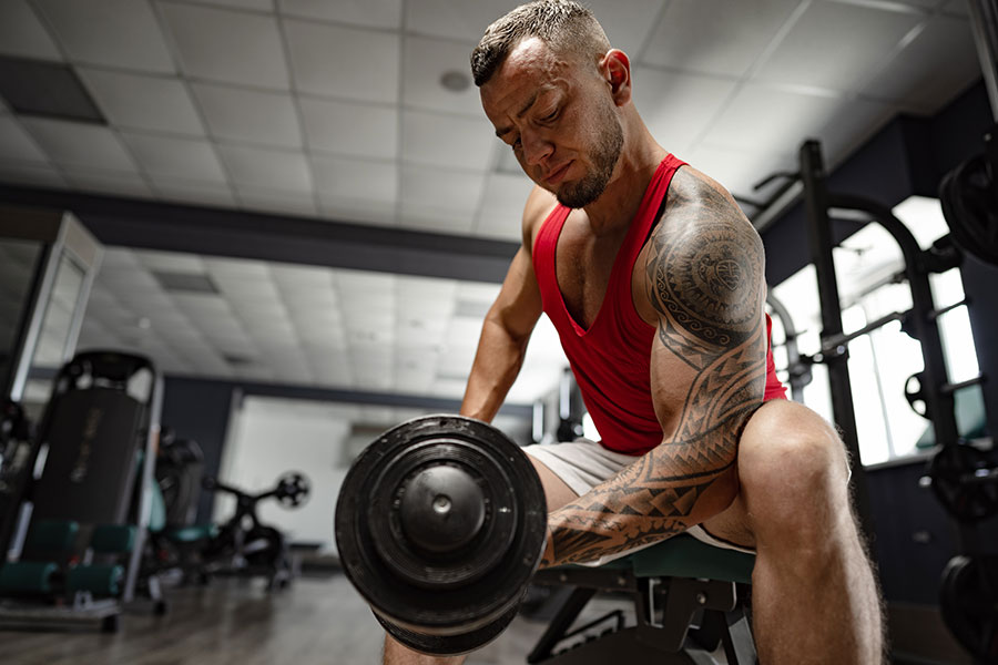 portrait-of-man-bodybuilder-in-red-shirt-in-gym